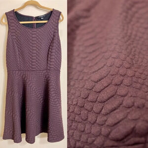 SHARAGANO Sleeveless Plum Burgundy Reptile Texture Mini Stretch Dress 12 Fall